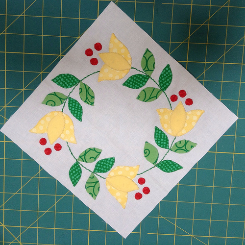 Jingle appliqué block 6