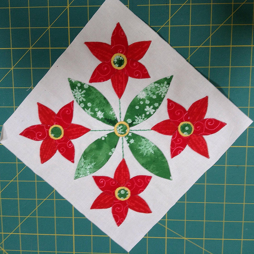 Jingle appliqué block 7